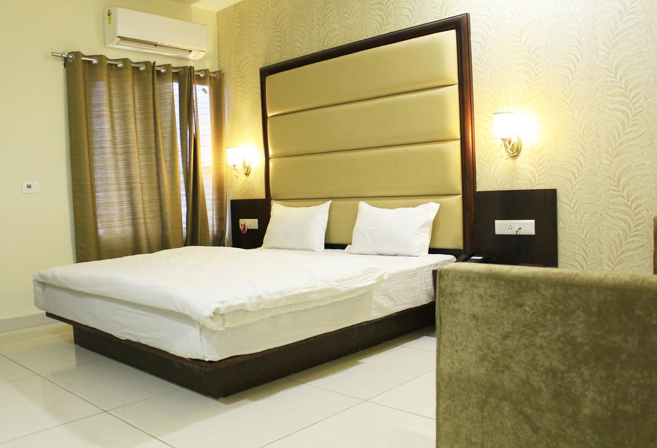 Hotel Radiant Inn Roorkee Exteriér fotografie